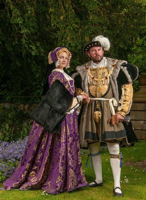 fashion in the tudor times|picture of tudor clothes.